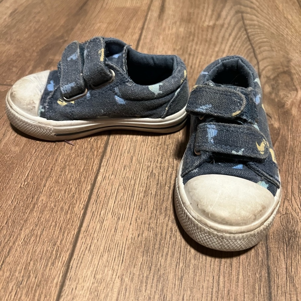 Kids Velcro shoes